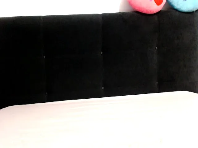Live sex webcam photo for ClaudiaSexxyy #257831557