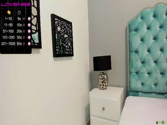 Live sex webcam photo for Esmeralda_R #254343406