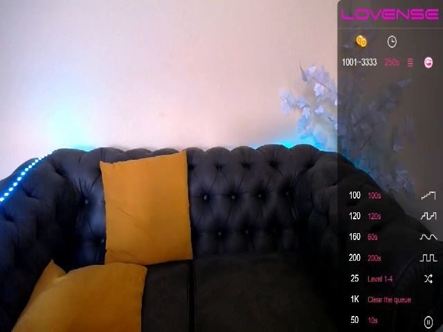 Live sex webcam photo for HarleyQuinnX_ #255067391