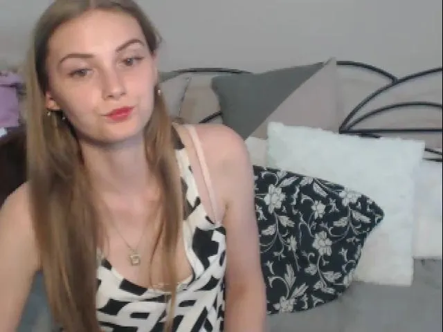 Live sex webcam photo for LarissaSexy25 #255372496