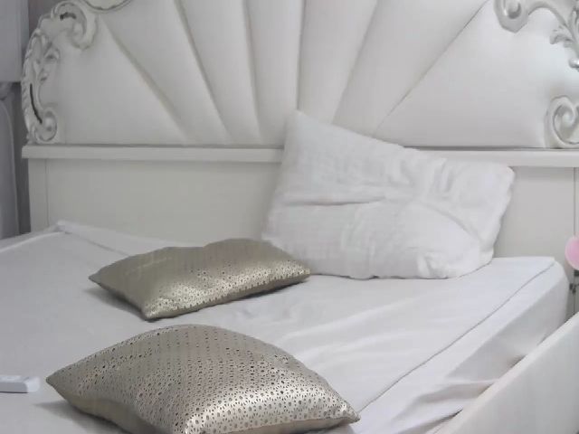 Live sex webcam photo for SoffyyHot #264524561