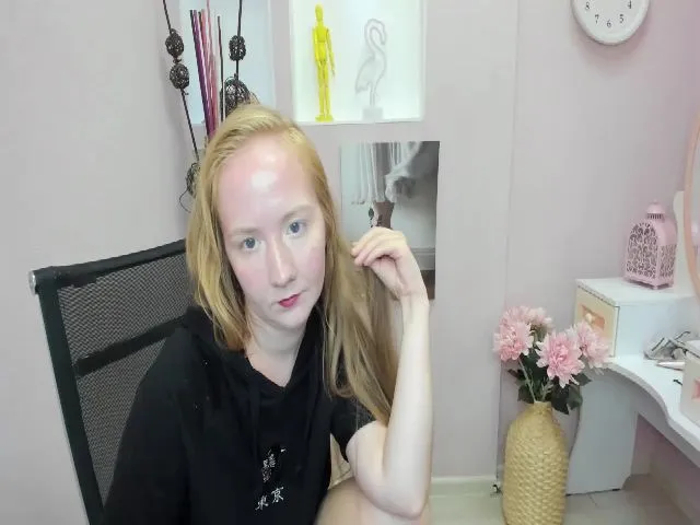 Live sex webcam photo for StunningKelly #254742113