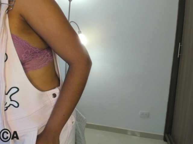 Live sex webcam photo for anthonellahil #241402689