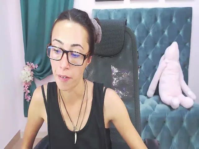 Live sex webcam photo for amyjune01 #256823857