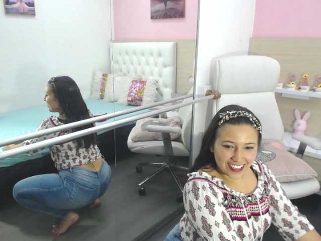 Live sex webcam photo for SophiaThomson #251864985