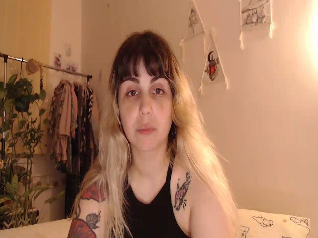 Live sex webcam photo for NomeQueen #258394286