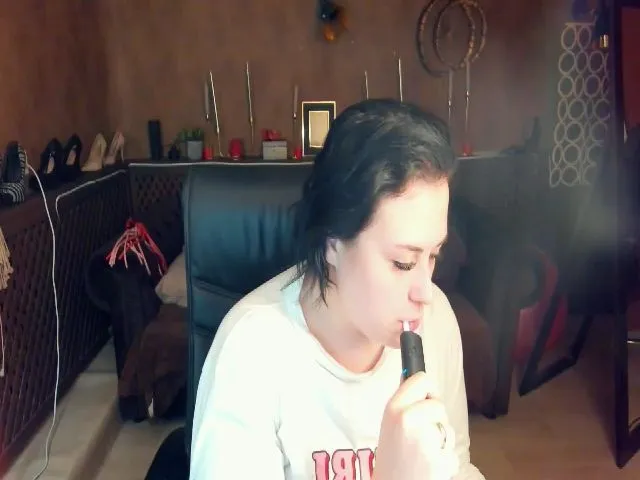 Live sex webcam photo for SerahMirabeli #257930952