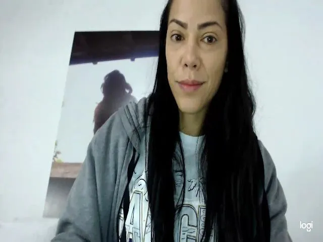 Live sex webcam photo for sweettcoach #255627969