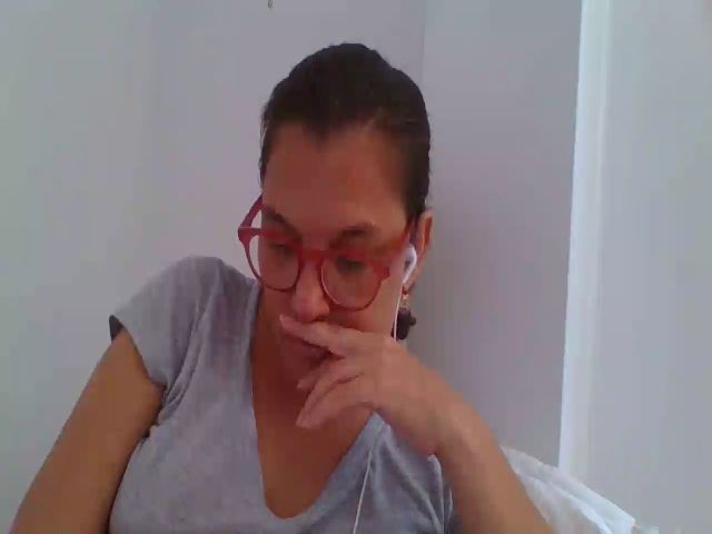 Live sex webcam photo for SweetLola01 #253131803