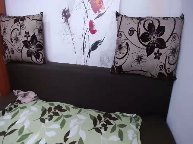 Live sex webcam photo for TeaseKate #258386372