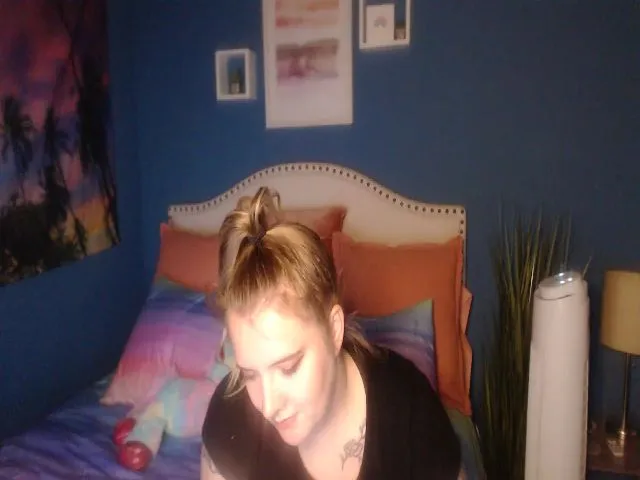 Live sex webcam photo for SnowWhiteXxxx #260387506