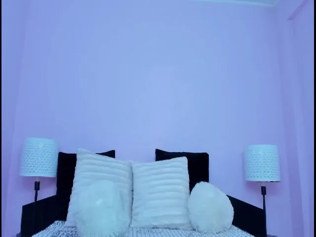 Live sex webcam photo for JuliaHayes90 #257578216