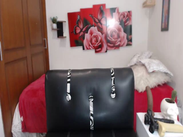 Live sex webcam photo for Catthy_ #259607247
