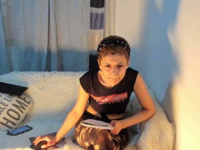 Live sex webcam photo for EllaRose29 #241045984