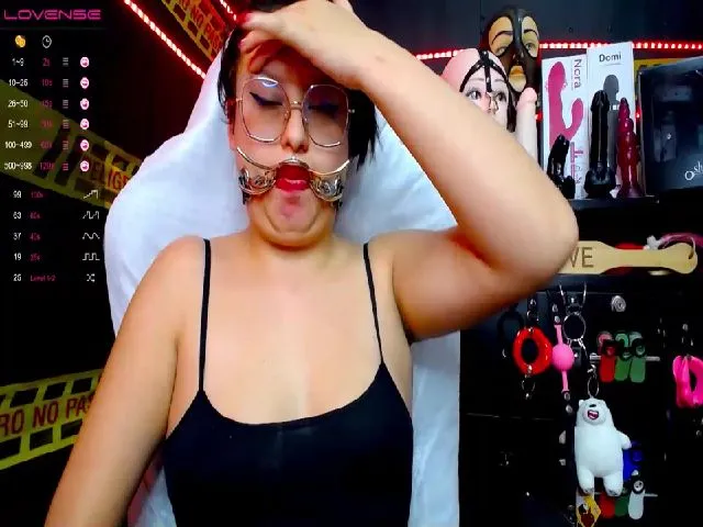 Live sex webcam photo for Rubi_slave #255601400