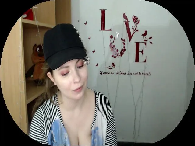Live sex webcam photo for MollyMey #253210988