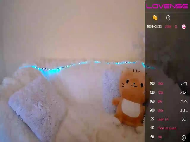 Live sex webcam photo for HarleyQuinnX_ #263746996