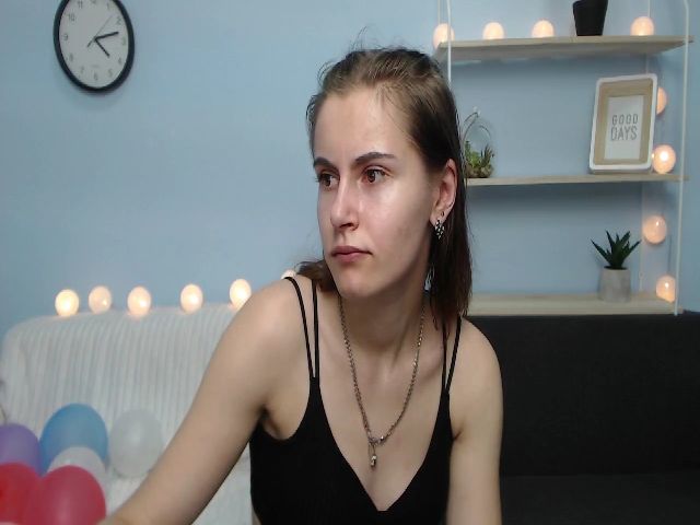 Live sex webcam photo for MollyTravis #255430319