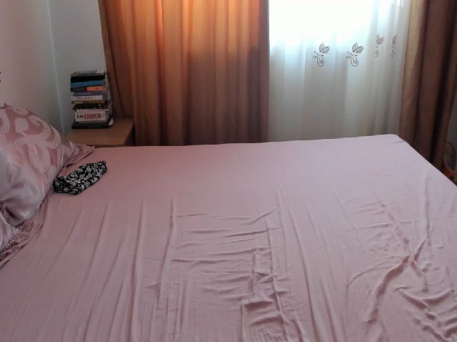 Live sex webcam photo for Nicolle2 #256937370