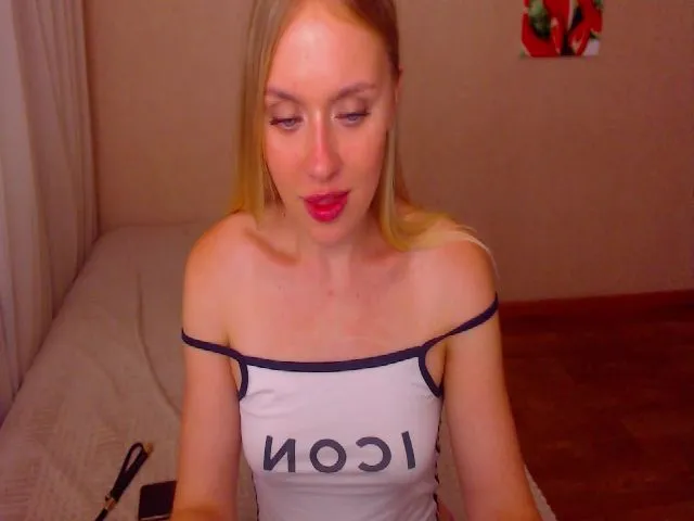 Live sex webcam photo for MandisKain #263411254