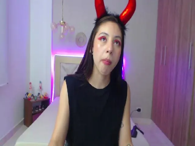 Live sex webcam photo for Emily_evans18 #260373016