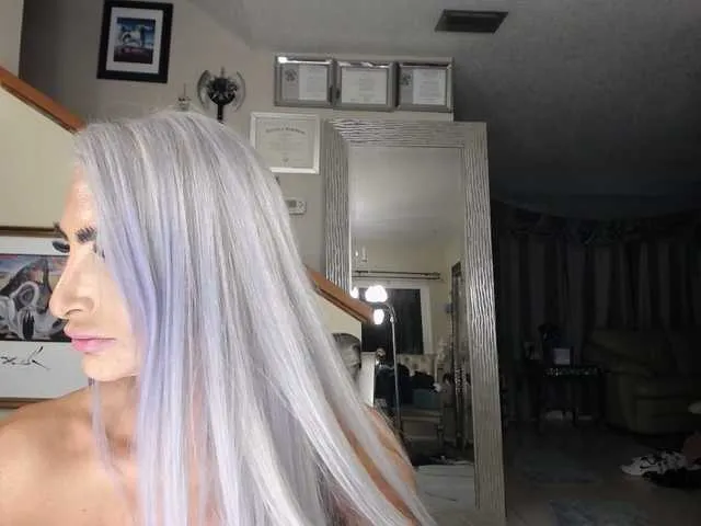 Live sex webcam photo for adrianna_fox #287953105