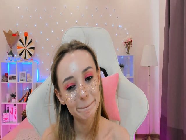 Live sex webcam photo for Karlee_Grey_ #253046757