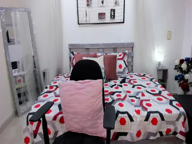 Live sex webcam photo for MackenzieJoe #253826713