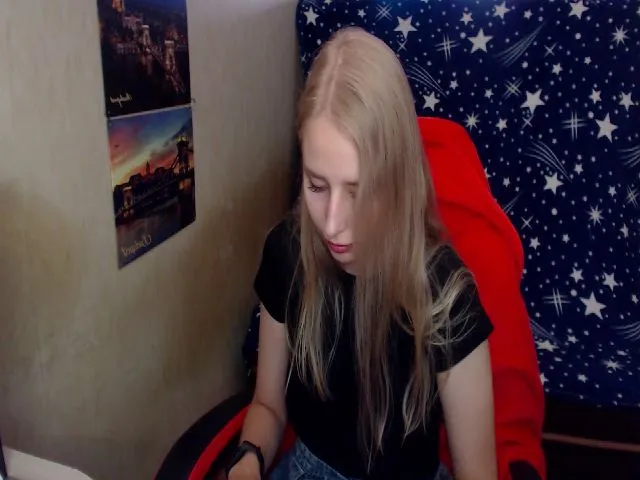 Live sex webcam photo for JessyGinger #256215939
