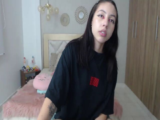 Live sex webcam photo for Emily_evans18 #254343321