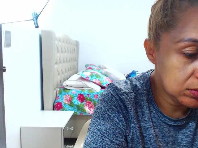 Live sex webcam photo for RoxanaMilf #246840879