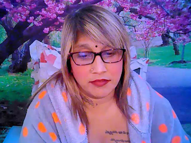 Live sex webcam photo for Roxyfoxy69 #256765862