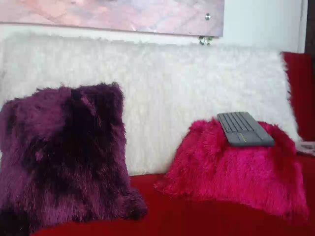 Live sex webcam photo for Emiliarain #262873734