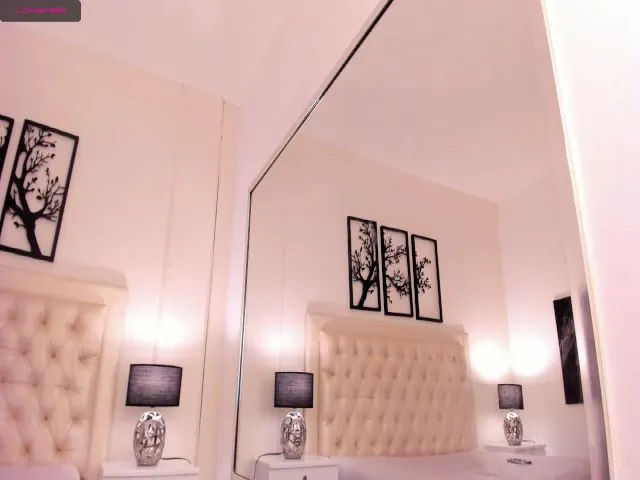 Live sex webcam photo for Mackenzie__20 #261191828