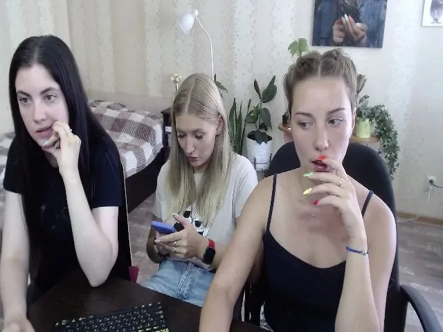 Live sex webcam photo for Emi_lywild #261411885