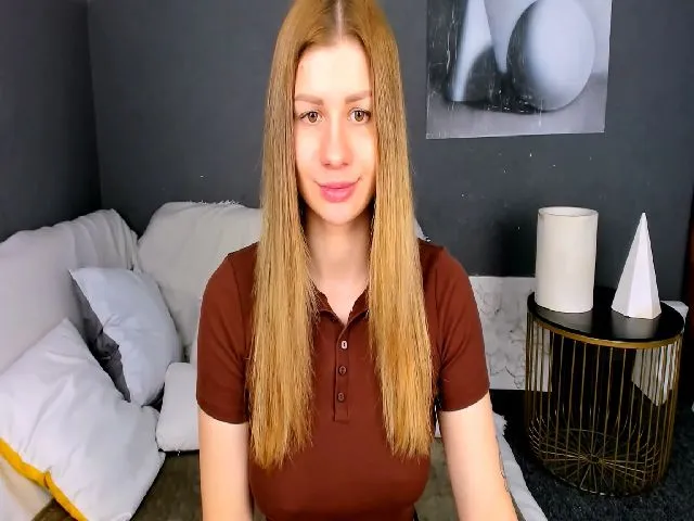 Live sex webcam photo for JuicyHelenX #263069099