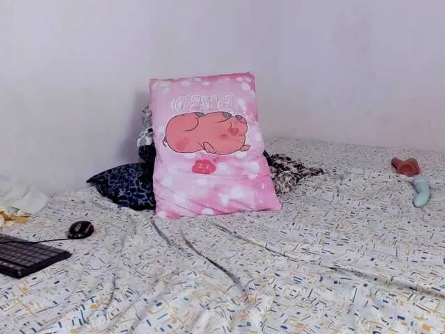 Live sex webcam photo for karinahotson1 #247792590