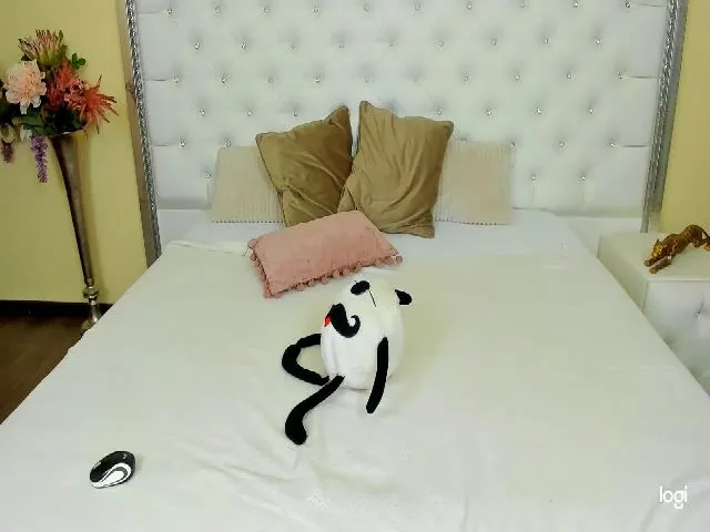 Live sex webcam photo for GracefulKlara #264890723