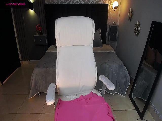 Live sex webcam photo for MarieBass #252845768