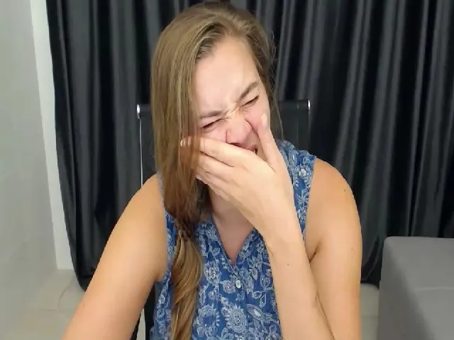 Live sex webcam photo for KellyKleine #260077869