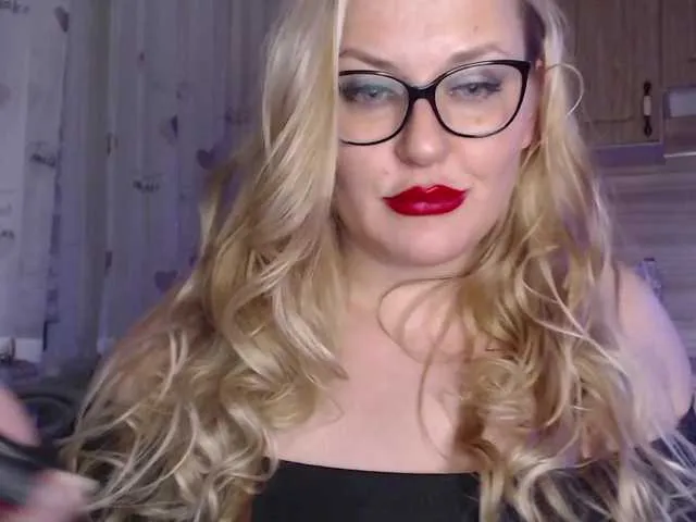 Live sex webcam photo for WifeyNusha #241048443