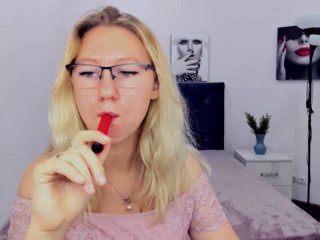 Live sex webcam photo for LizaSwan #254042681