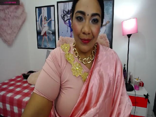 Live sex webcam photo for IndianMama #260852040