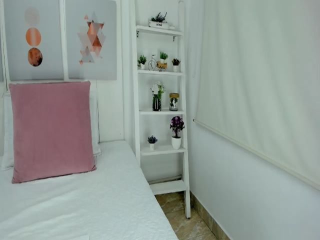 Live sex webcam photo for SOFI_LEONE #260998271