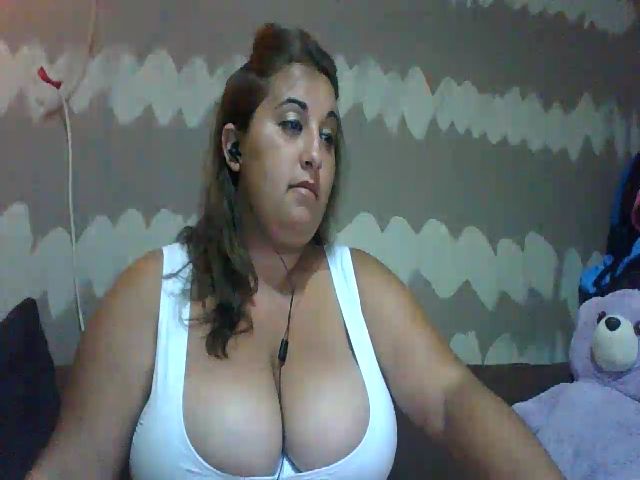 Live sex webcam photo for BigBreastsMia #262331888