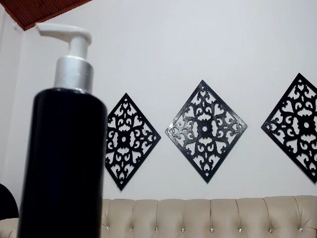 Live sex webcam photo for Kinky_Milf_4u #261423379