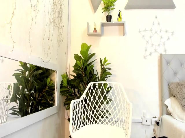 Live sex webcam photo for CaraCumings69 #256020393