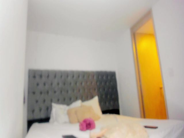 Live sex webcam photo for Afro__Goddess #254692337