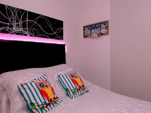 Live sex webcam photo for Thalymarie_24 #262361179