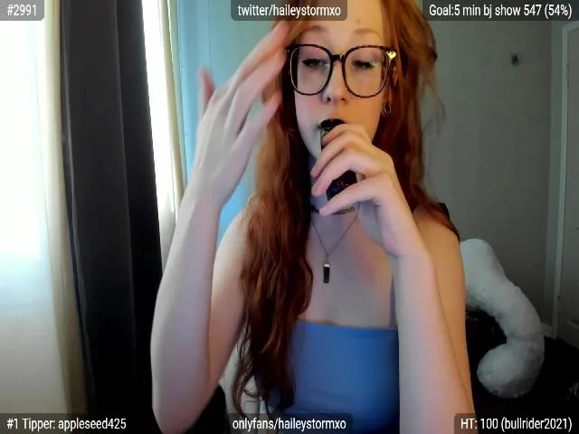 Live sex webcam photo for Haileystormxo #257800423